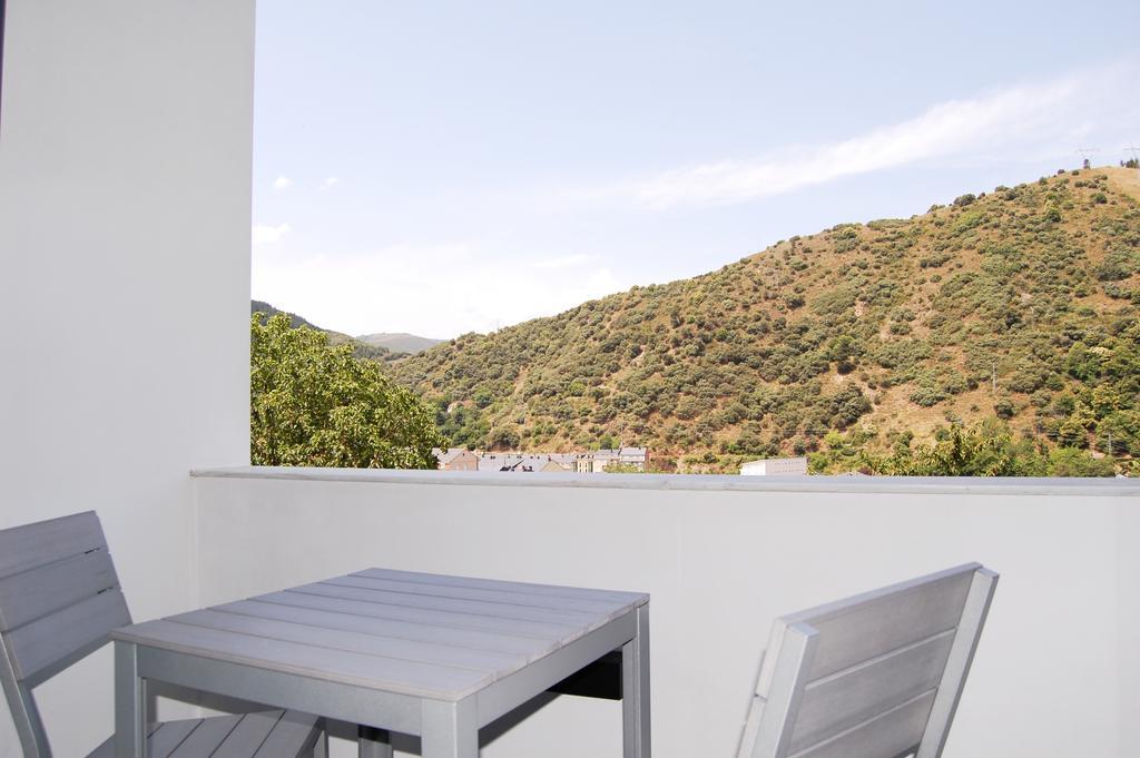 Hostal Tres Campanas Villafranca Del Bierzo Εξωτερικό φωτογραφία